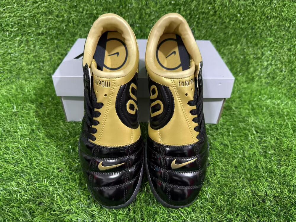 Nike Total 90 III IC Indoor & Futsal Soccer Shoes - Black/Gold