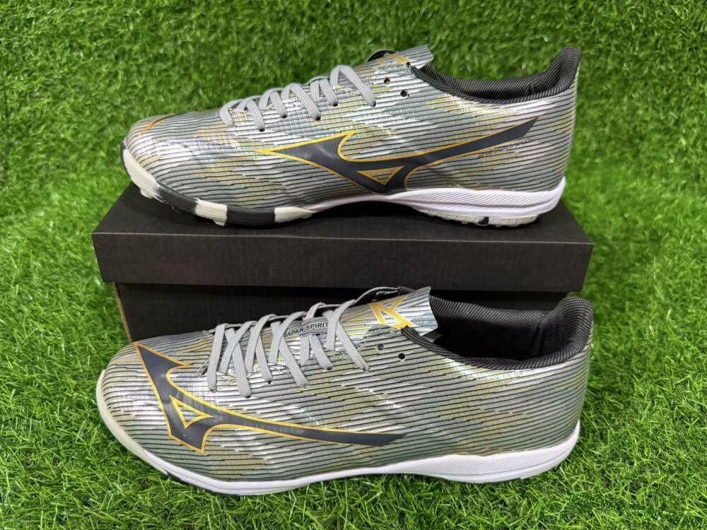 Mizuno Morelia Alpha Beta TF Artificial Turf Soccer Shoes - Silver/Gold/Black