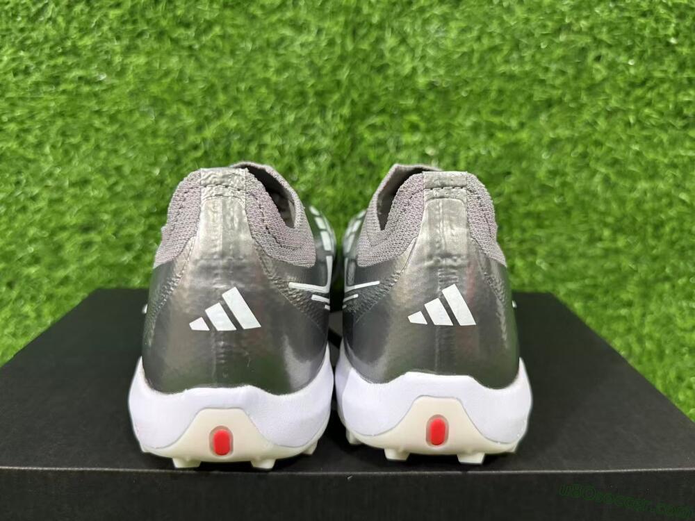 Adidas Predator 26 Elite Laceless TF Artificial Turf Soccer Shoes - Grey/Metallic Silver/Crimson Red