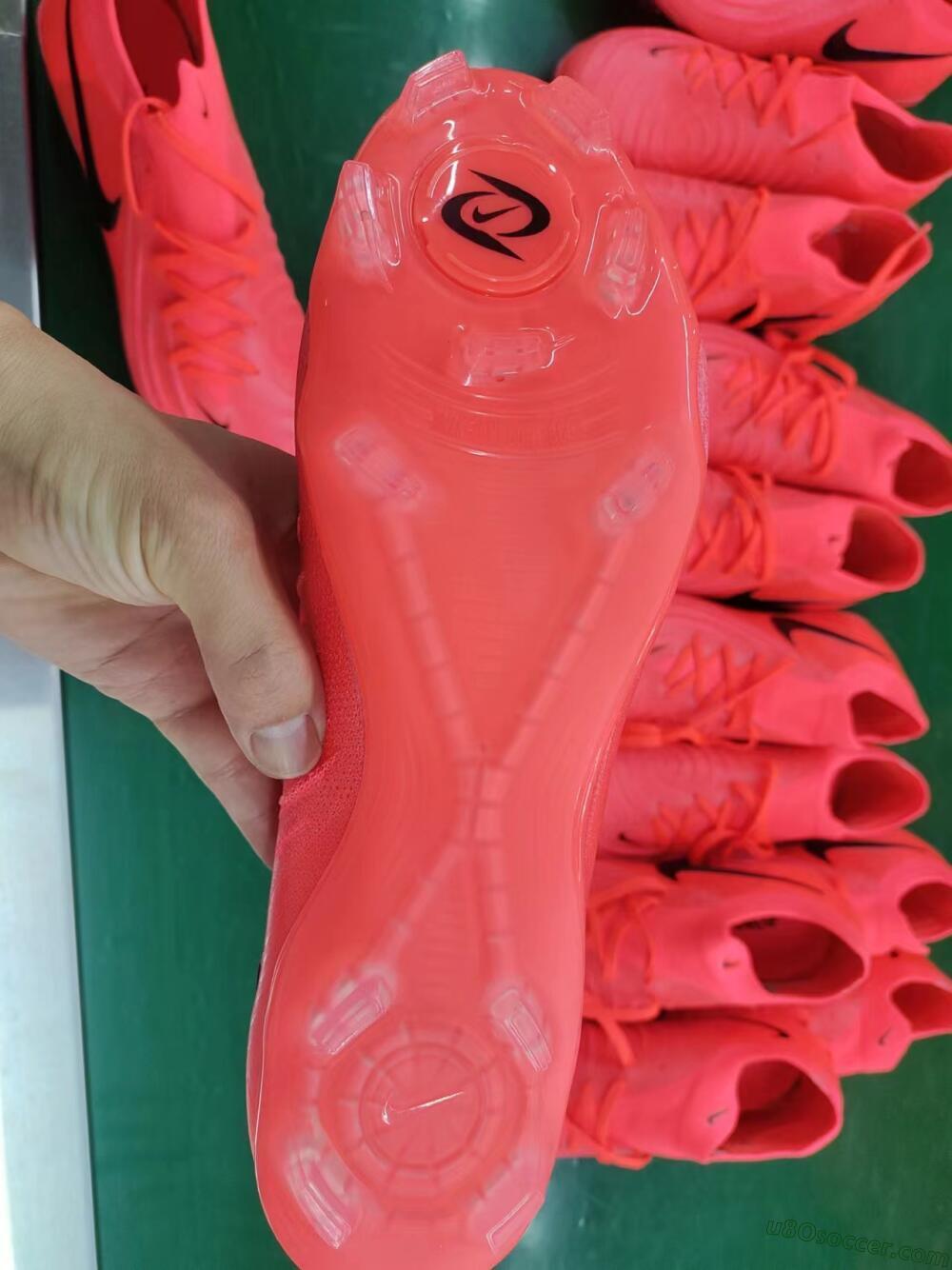 Nike Phantom Luna 2 Elite LV8 FG Firm Ground Soccer Cleats - Red/Black/Pink