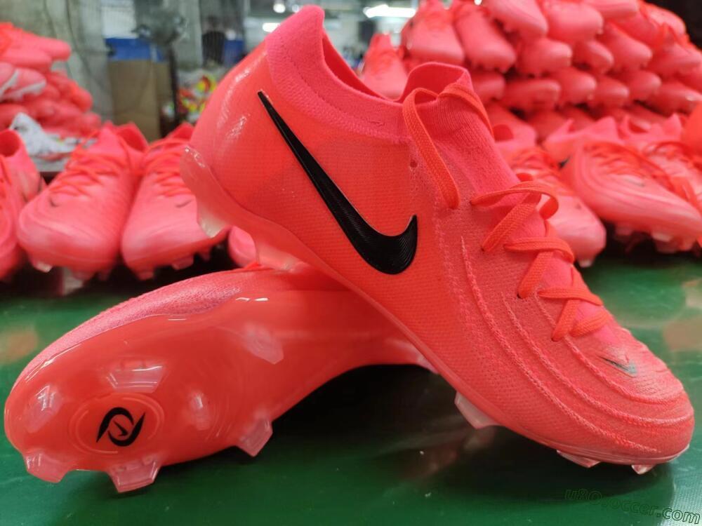 Nike Phantom Luna 2 Elite LV8 FG Firm Ground Soccer Cleats - Red/Black/Pink