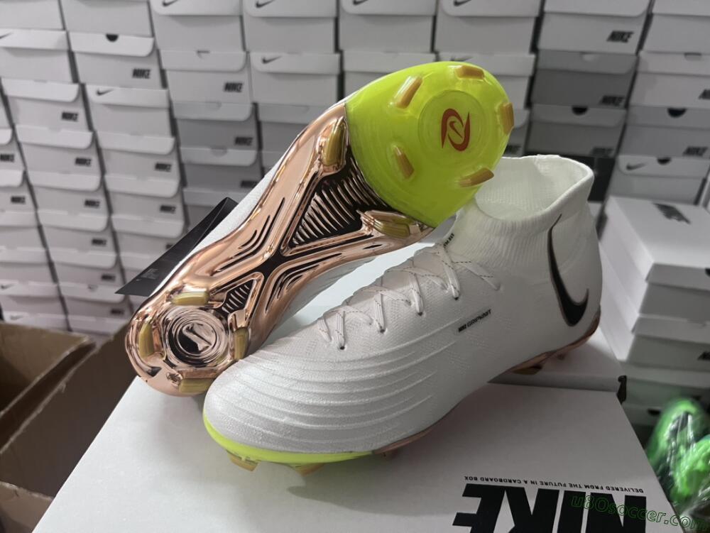 Nike Phantom Luna Elite NU FG Firm Ground Soccer Cleats - White/Black/Gold