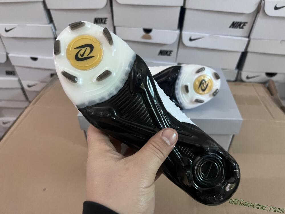 Nike Phantom Luna Elite Low FG Firm Ground Soccer Cleats - White/Black/Gold