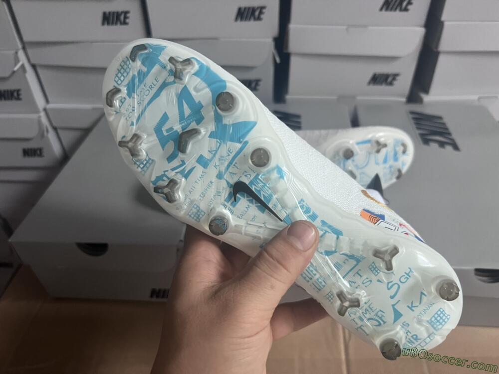 Harry Kane's White, Gold and Blue FG Soccer Cleats | Nike