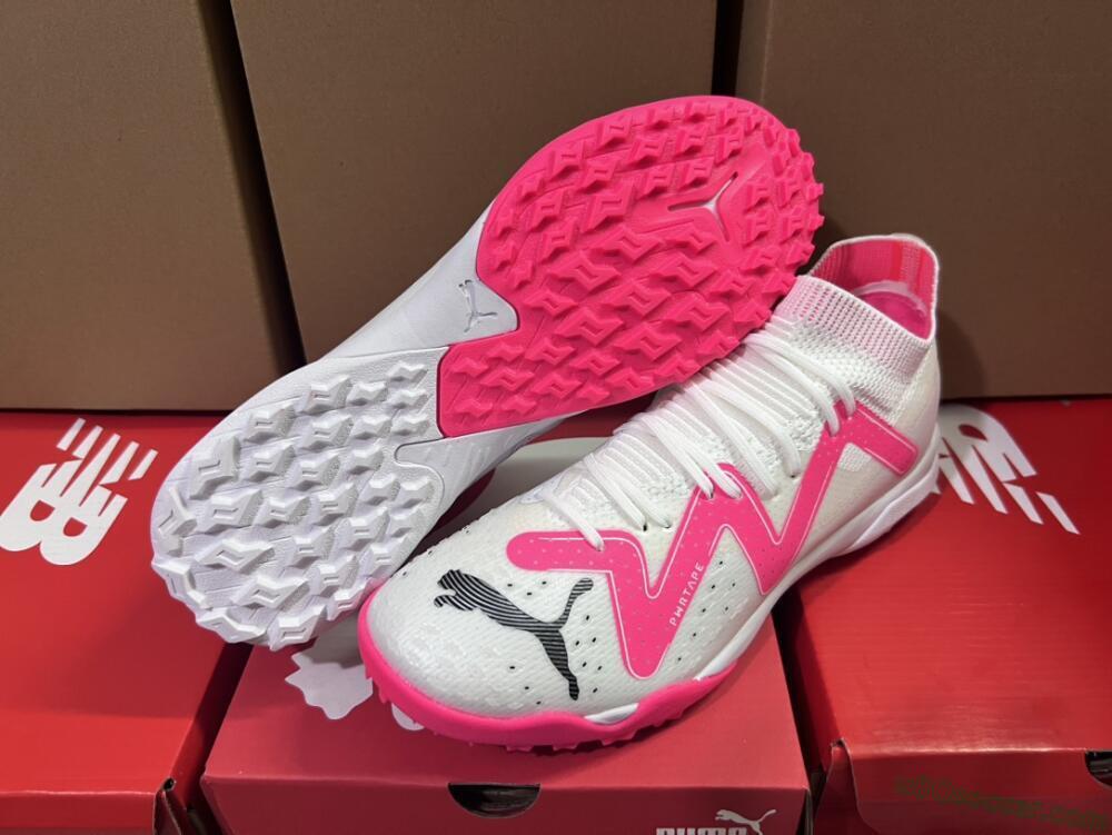 Puma Future Ultimate TF Artificial Turf Soccer Shoes - White/Red/Black