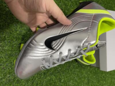 Ronaldo X Nike R9 Mercurial Vapor 3 FG Firm Ground Soccer Cleats - Silver/Black/Yellow