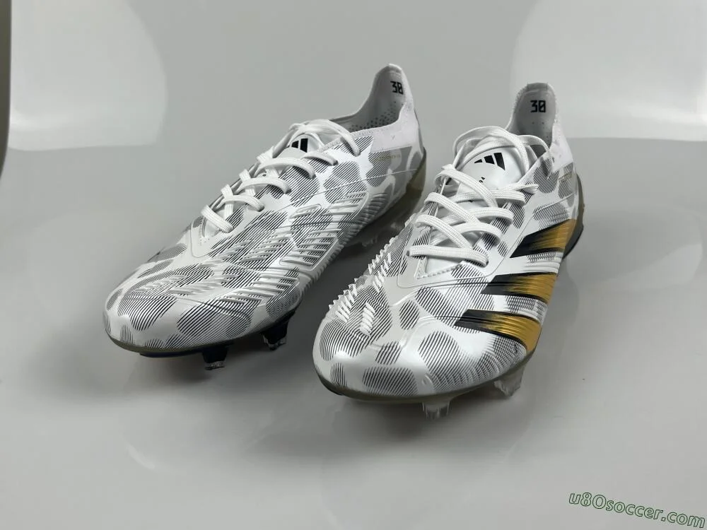 Scarpini da calcio White Grey Gold FG Firm Ground Recensione