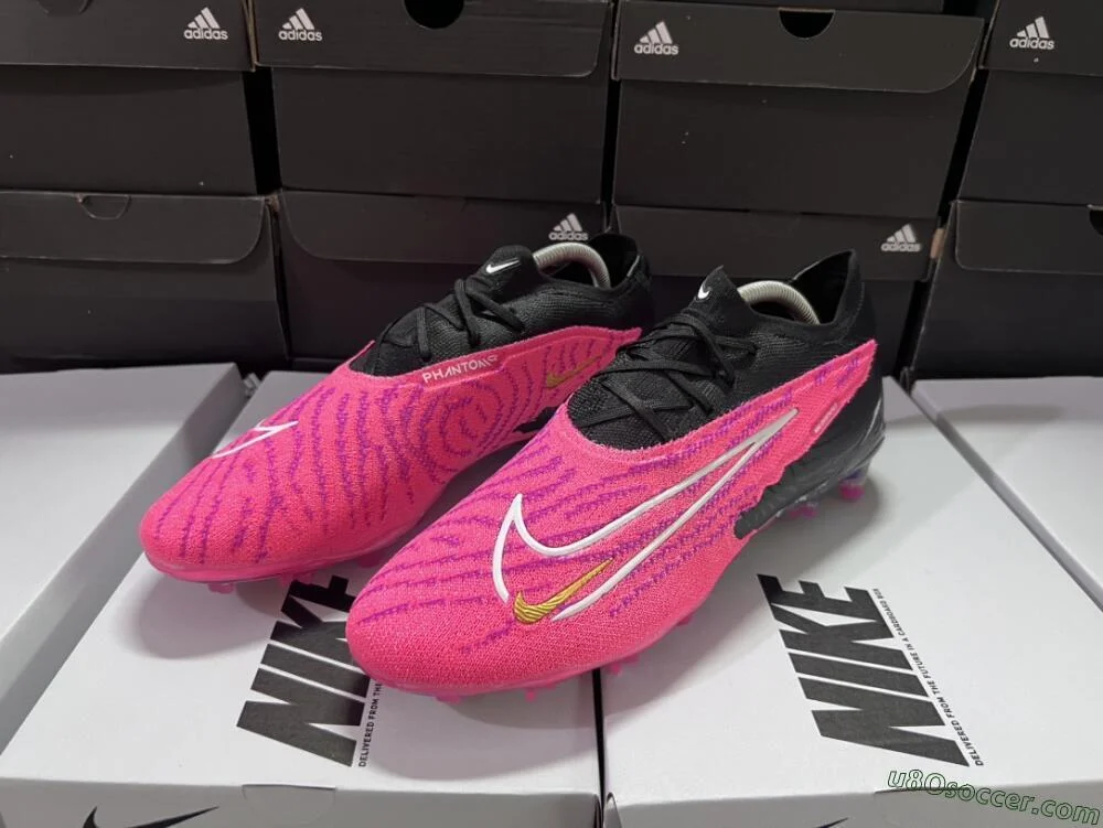 Nuova uscita: scarpe da calcio FG Firm Ground in Pink and Black