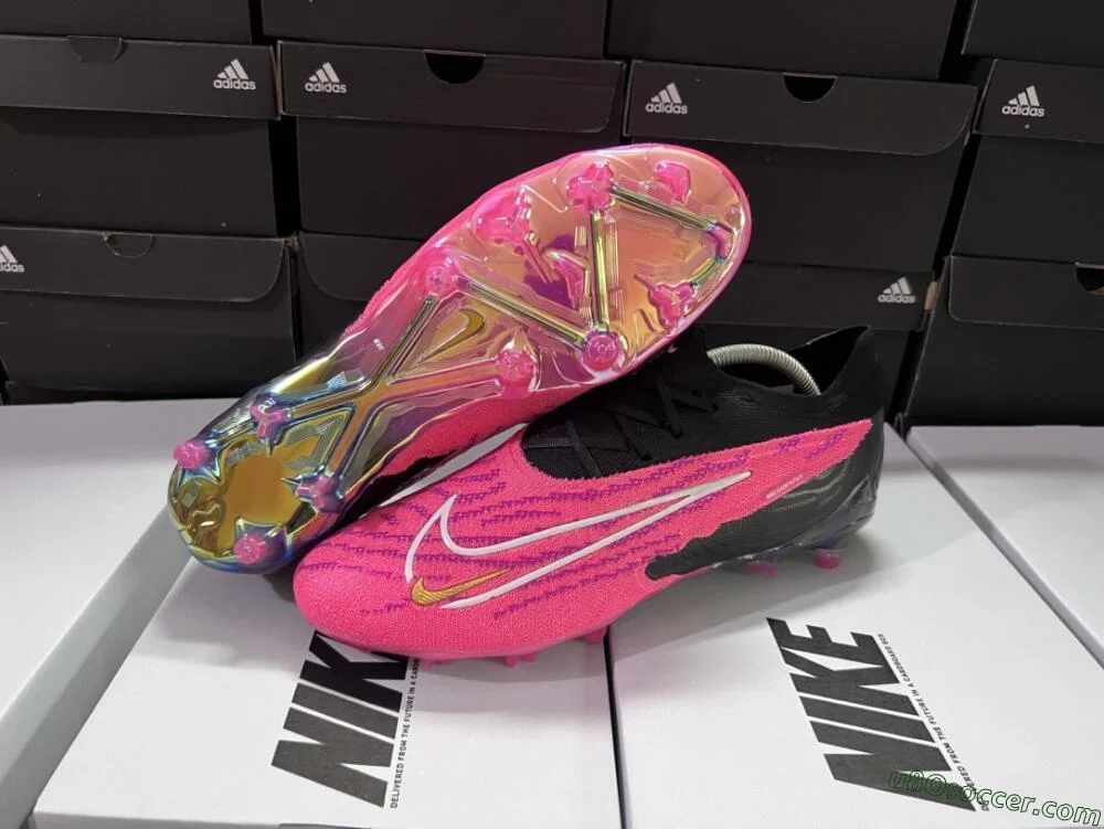 Nuova uscita: scarpe da calcio FG Firm Ground in Pink and Black