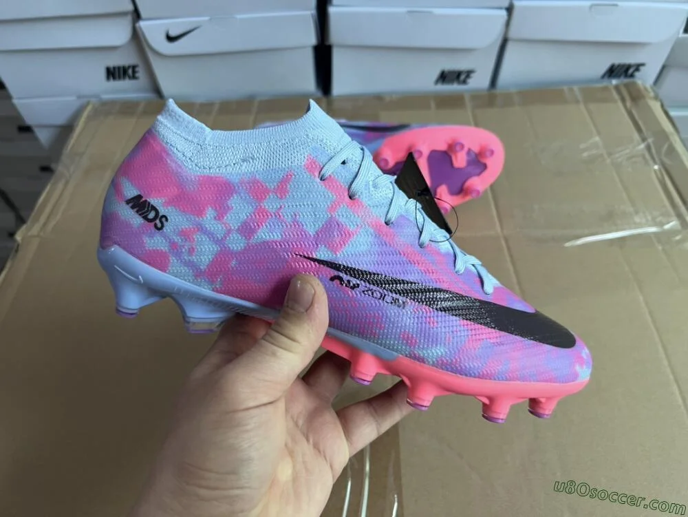 青色、紫色、ピンク色のAGサッカースパイク - ナイキエアズーム
